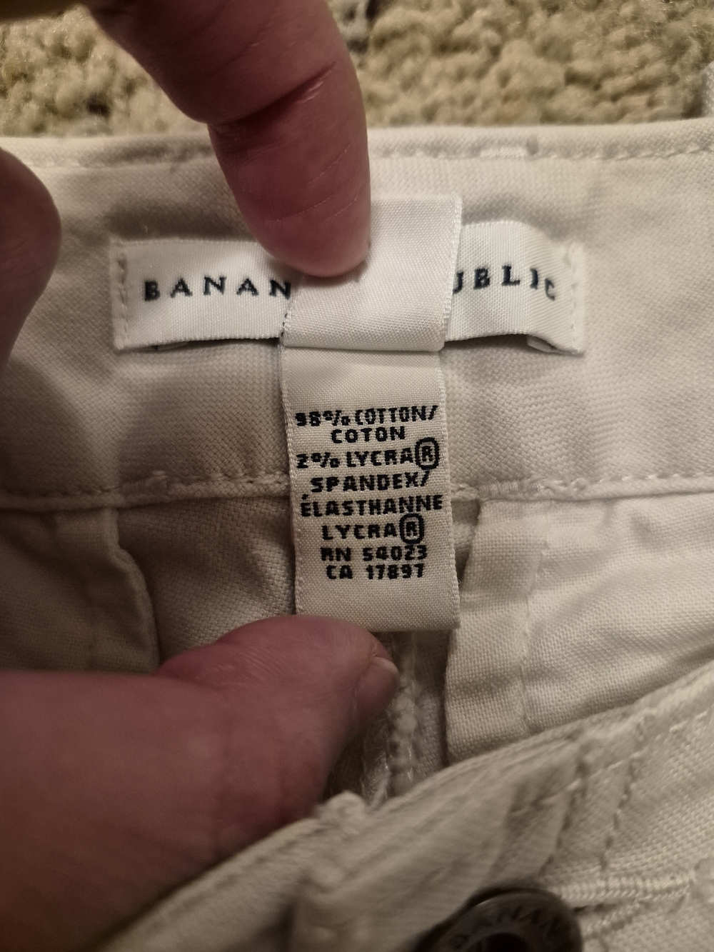 Banana Republic Cream Cargo Capri Pants - Picture 4 of 4